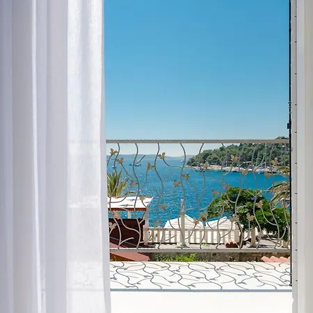 Villa Hvar Majestic: Seaside Centre Retreat *