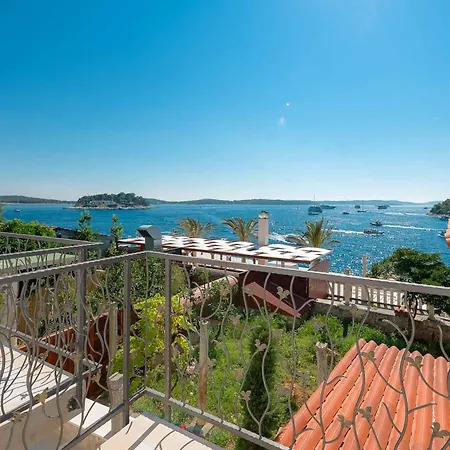 Villa Hvar Majestic: Seaside Centre Retreat *